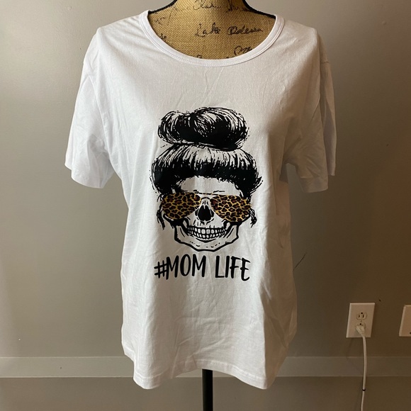 Mom Life 💀 Tee - Picture 1 of 6